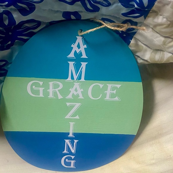 NWT….custom made wall art that says Amazing Grace!!! Super cute!!! - Picture 3 of 3